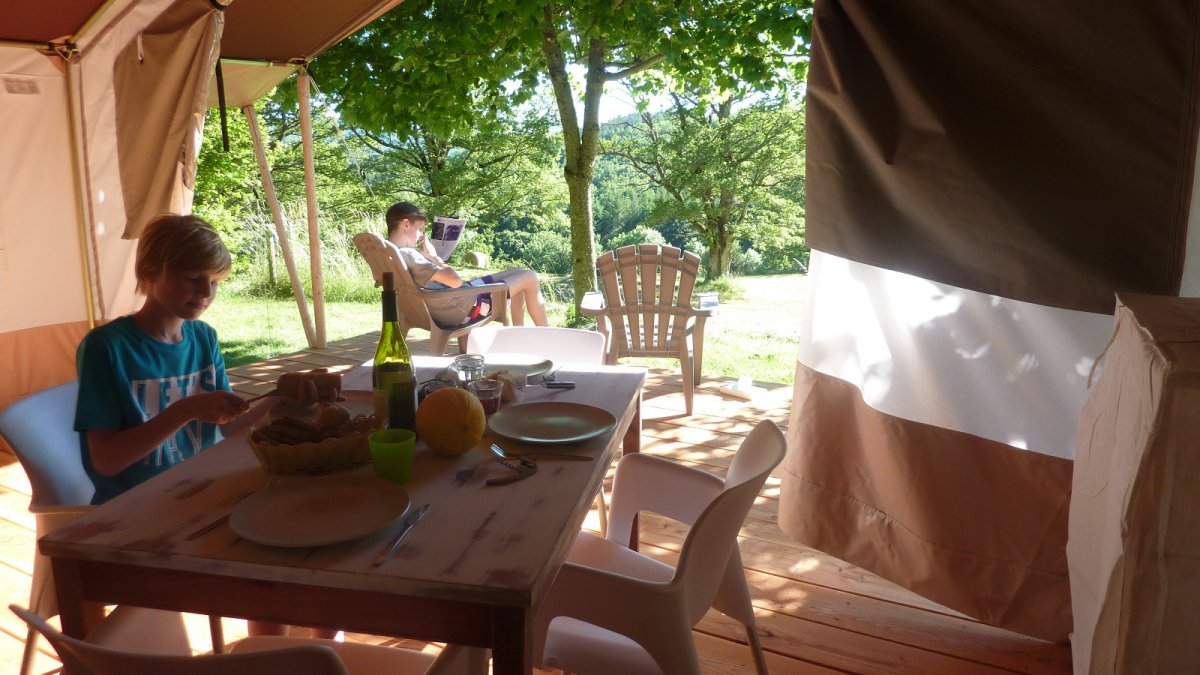 Eten in de safari huurtent