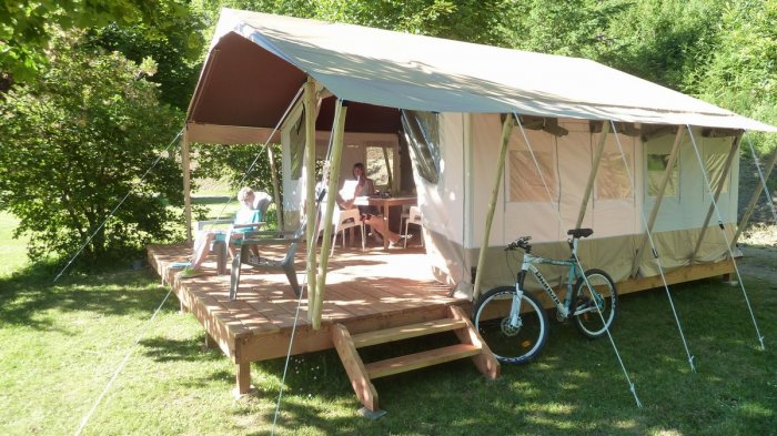 Kleine camping Frankrijk huurtent en vakantiehuisje