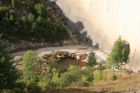 Visit the dam of Lac du Laouzas