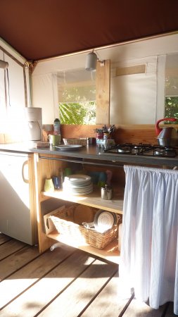 Safaritent kitchen